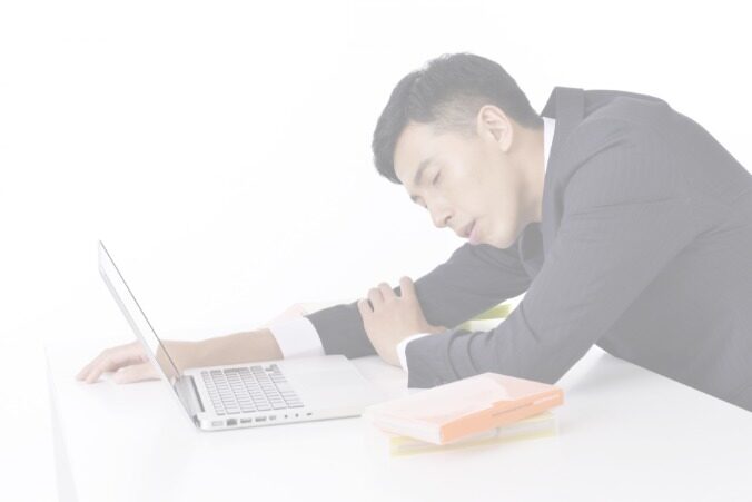 眠たい男性